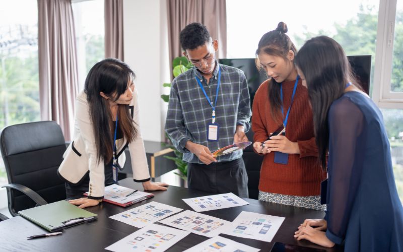 Phân tích dữ liệu học tập (Learning Analytics) và Cá nhân hóa sâu rộng Phân tích dữ liệu học tập (Learning Analytics) và Cá nhân hóa sâu rộng