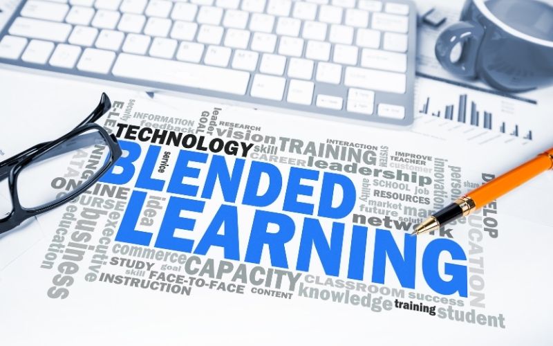 Học tập kết hợp (Blended Learning) và Nền tảng học tập trải nghiệm (LXP) Học tập kết hợp (Blended Learning) và Nền tảng học tập trải nghiệm (LXP)